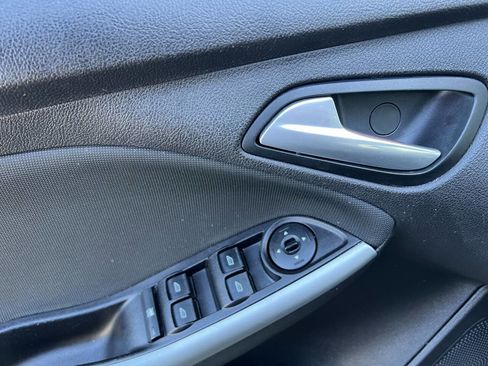 Used 2014 Ford Focus SE w/ Equipment Group 201A image 24