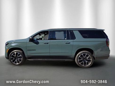 New 2026 Chevrolet Suburban RST w/ Comfort Package AWD/4WD image 2