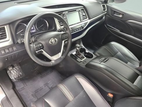 Used 2019 Toyota Highlander SE AWD/4WD image 23