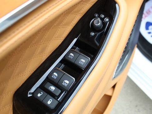 Used 2023 Jeep Grand Cherokee L Summit AWD/4WD image 10