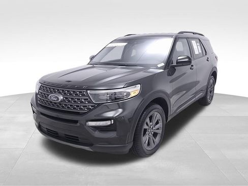Used 2023 Ford Explorer XLT w/ Equipment Group 202A AWD/4WD image 2