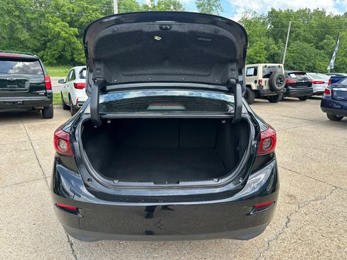 Used 2018 MAZDA MAZDA3 Touring FWD image 9