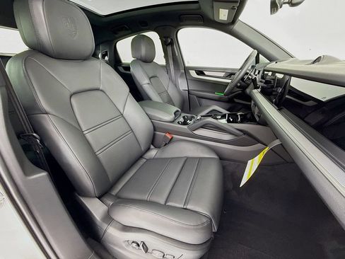 New 2026 Porsche Cayenne Coupe AWD/4WD image 30
