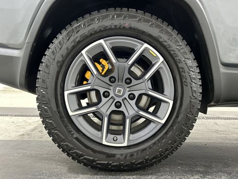 Used 2023 Rivian R1S Launch Edition image 12