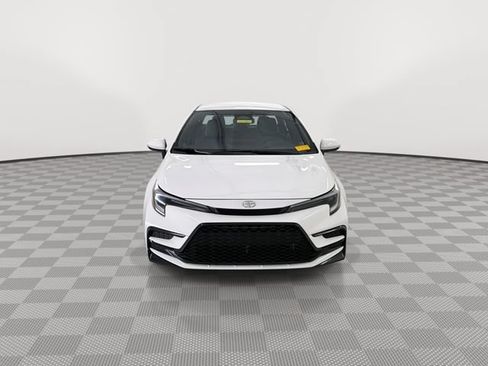 Used 2025 Toyota Corolla SE FWD image 3