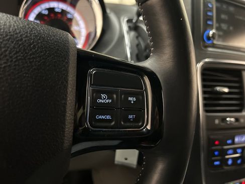 Used 2016 Dodge Grand Caravan SXT image 22