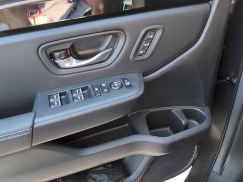Used 2025 Honda Pilot EX-L image 8