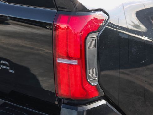 Used 2025 Toyota Tacoma SR5 AWD/4WD image 10