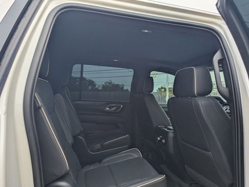 Used 2022 GMC Yukon XL SLT w/ SLT Premium Package RWD image 14