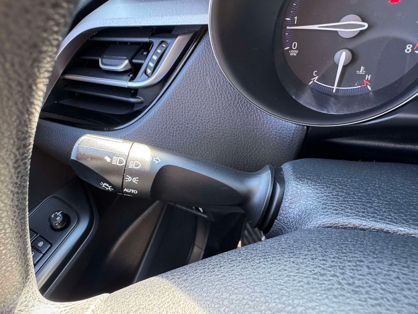 Certified 2021 Toyota C-HR LE FWD image 33