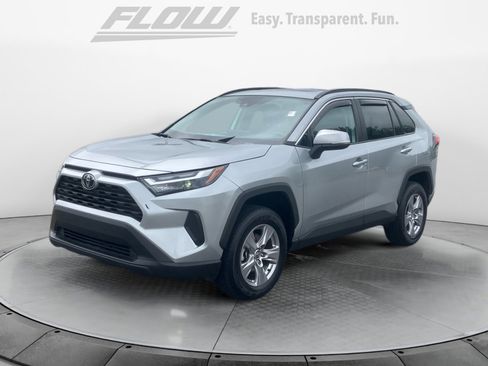Used 2022 Toyota RAV4 XLE w/ Convenience Package AWD/4WD image 4