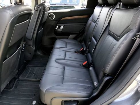 Used 2018 Land Rover Discovery HSE AWD/4WD image 26