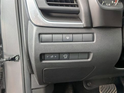 Used 2023 Nissan Rogue SV AWD/4WD image 19