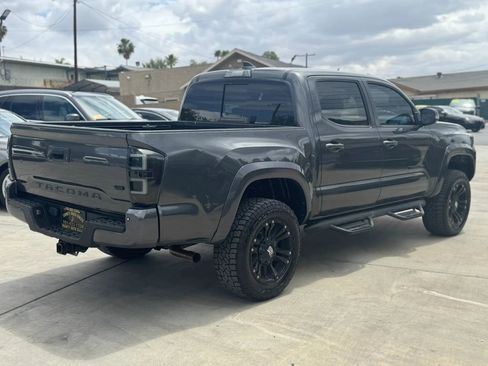 Used 2019 Toyota Tacoma TRD Sport w/ Technology Package AWD/4WD image 4