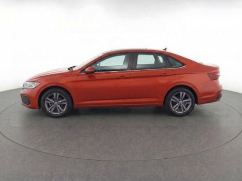 Used 2023 Volkswagen Jetta SE FWD image 2
