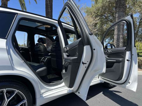 Used 2019 BMW X5 xDrive50i w/ M Sport Package AWD/4WD image 17