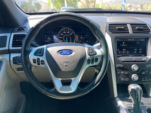 Used 2013 Ford Explorer XLT FWD image 11