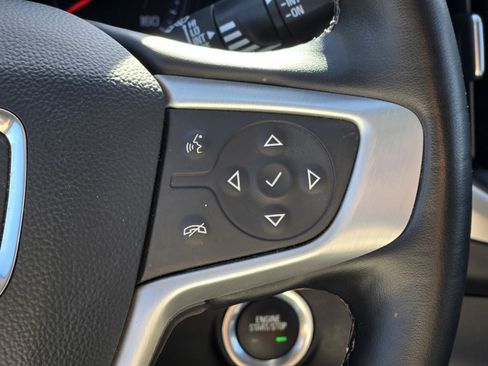 Used 2024 GMC Terrain SLT image 18