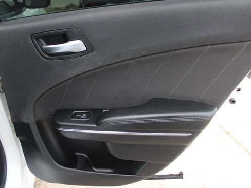 Used 2016 Dodge Charger SXT image 5