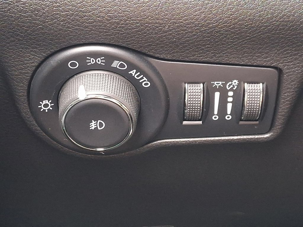 Used 2025 Jeep Compass Limited AWD/4WD image 25