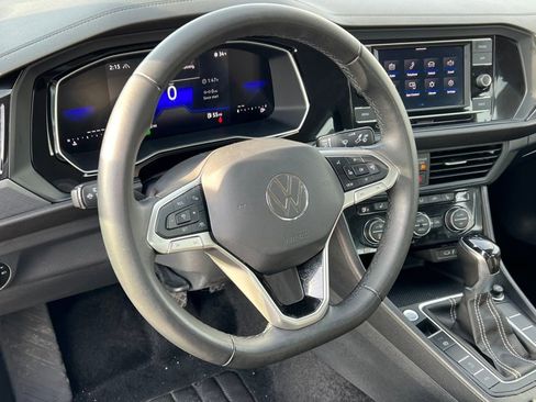 Used 2024 Volkswagen Jetta SE image 16