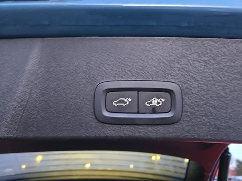 Used 2023 Volvo XC40 B5 Plus w/ Climate Package image 7