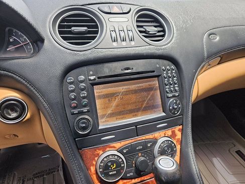 Used 2011 Mercedes-Benz SL 550 image 22