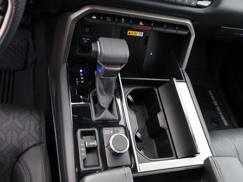 Used 2024 Toyota Sequoia Limited image 38