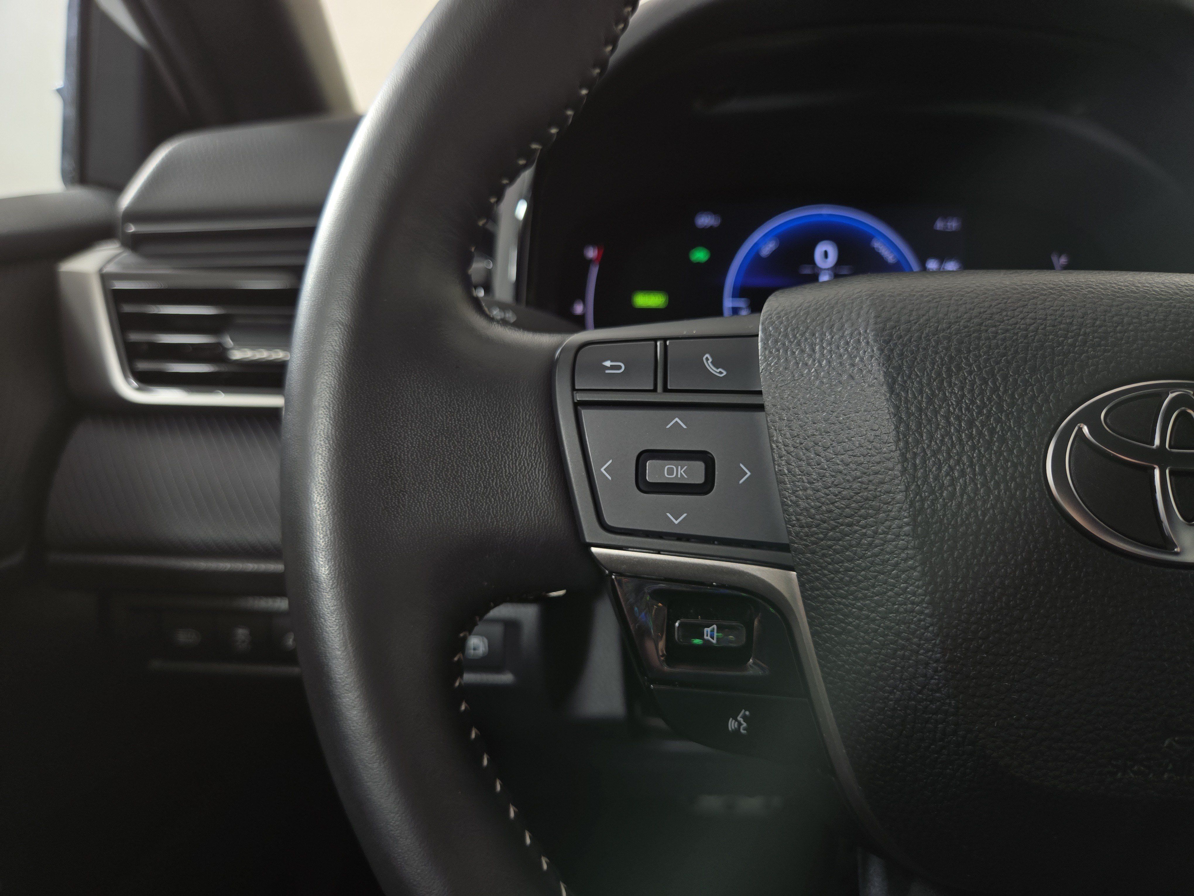 Used 2025 Toyota Camry SE FWD image 15