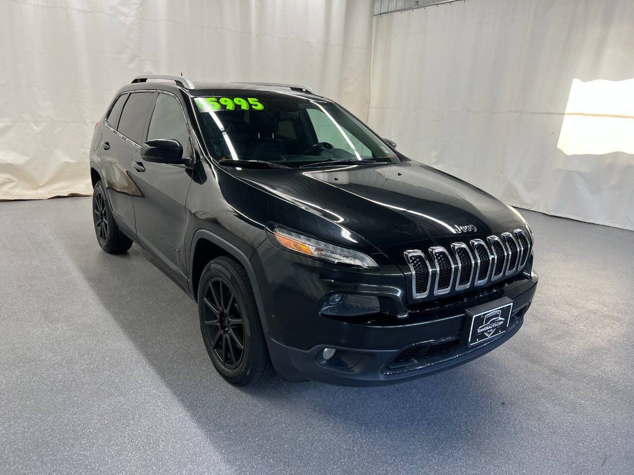 Used 2016 Jeep Cherokee Limited AWD/4WD image 3