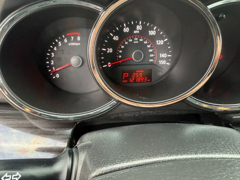 Used 2011 Kia Sorento LX w/ Convenience Pkg image 12