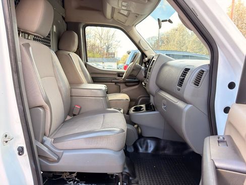 Used 2019 Nissan NV 2500 SV w/ Back Door Glass Package image 12