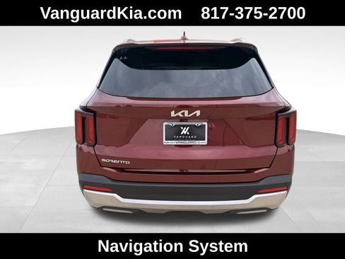 Used 2024 Kia Sorento S w/ Panoramic Sunroof Package image 3