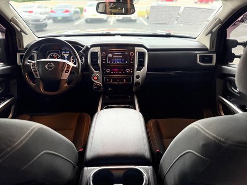 Used 2019 Nissan Titan SV w/ SV Convenience Package image 43