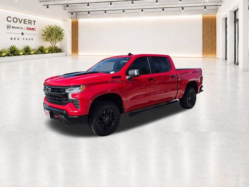 Used 2024 Chevrolet Silverado 1500 LT Trail Boss w/ Convenience Package II AWD/4WD image 4