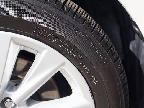 Used 2025 Toyota Corolla SE image 45