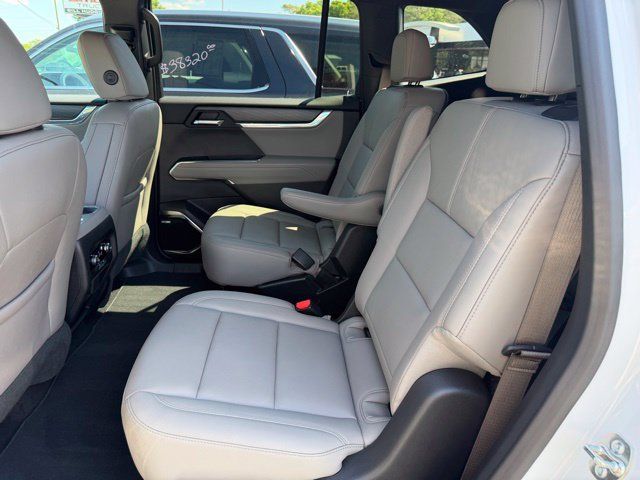 Certified 2026 GMC Acadia Elevation w/ Elevation Premium Package FWD image 6