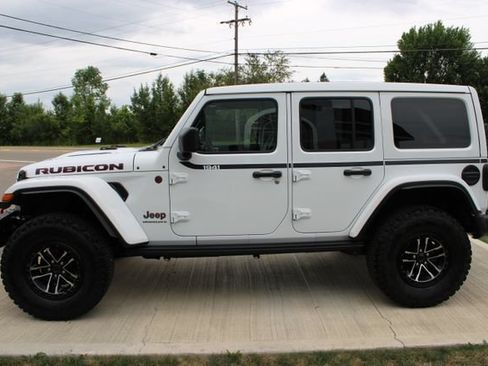 Used 2025 Jeep Wrangler Unlimited Rubicon AWD/4WD image 31