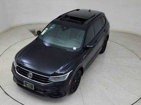 Used 2022 Volkswagen Tiguan SE R-Line image 79