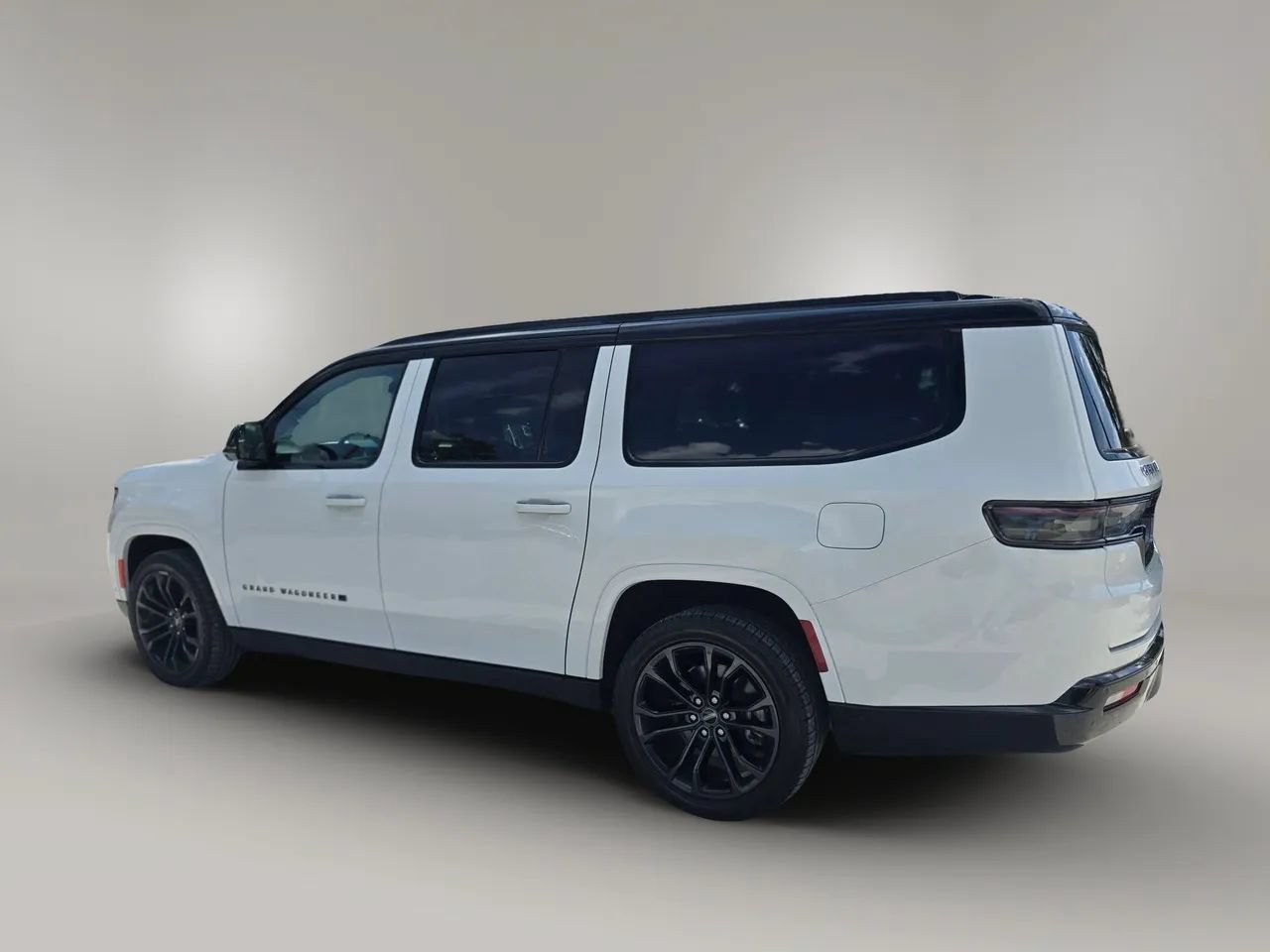 Used 2024 Jeep Grand Wagoneer L Series II w/ Quick Order Packagew 28T AWD/4WD image 5