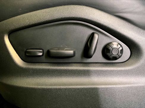 Used 2023 Porsche Cayenne w/ Premium Package image 39