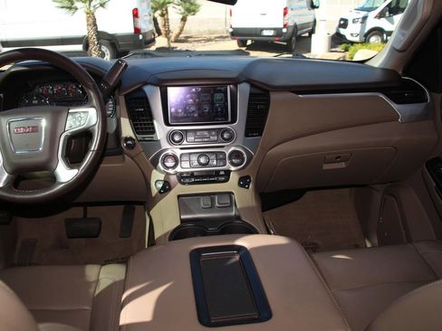 Used 2020 GMC Yukon XL SLT w/ Premium Edition image 19