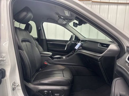 Used 2023 Jeep Grand Cherokee Limited w/ Luxury Tech Group II image 19