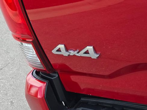 Used 2019 Toyota Tacoma SR AWD/4WD image 22