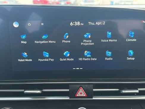 Used 2025 Hyundai Elantra Limited image 25