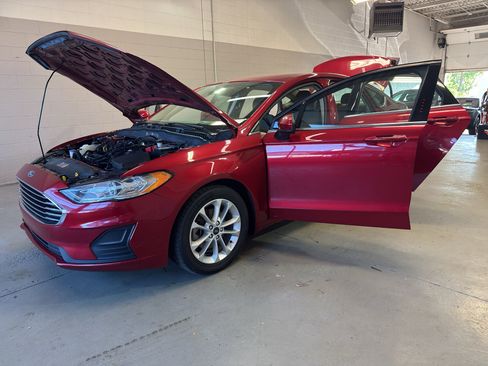 Used 2020 Ford Fusion SE FWD image 9