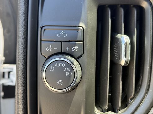 Used 2022 Chevrolet Silverado 1500 Custom RWD image 21