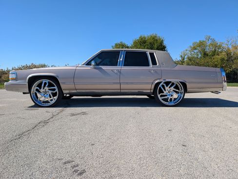 Used 1990 Cadillac Brougham image 35