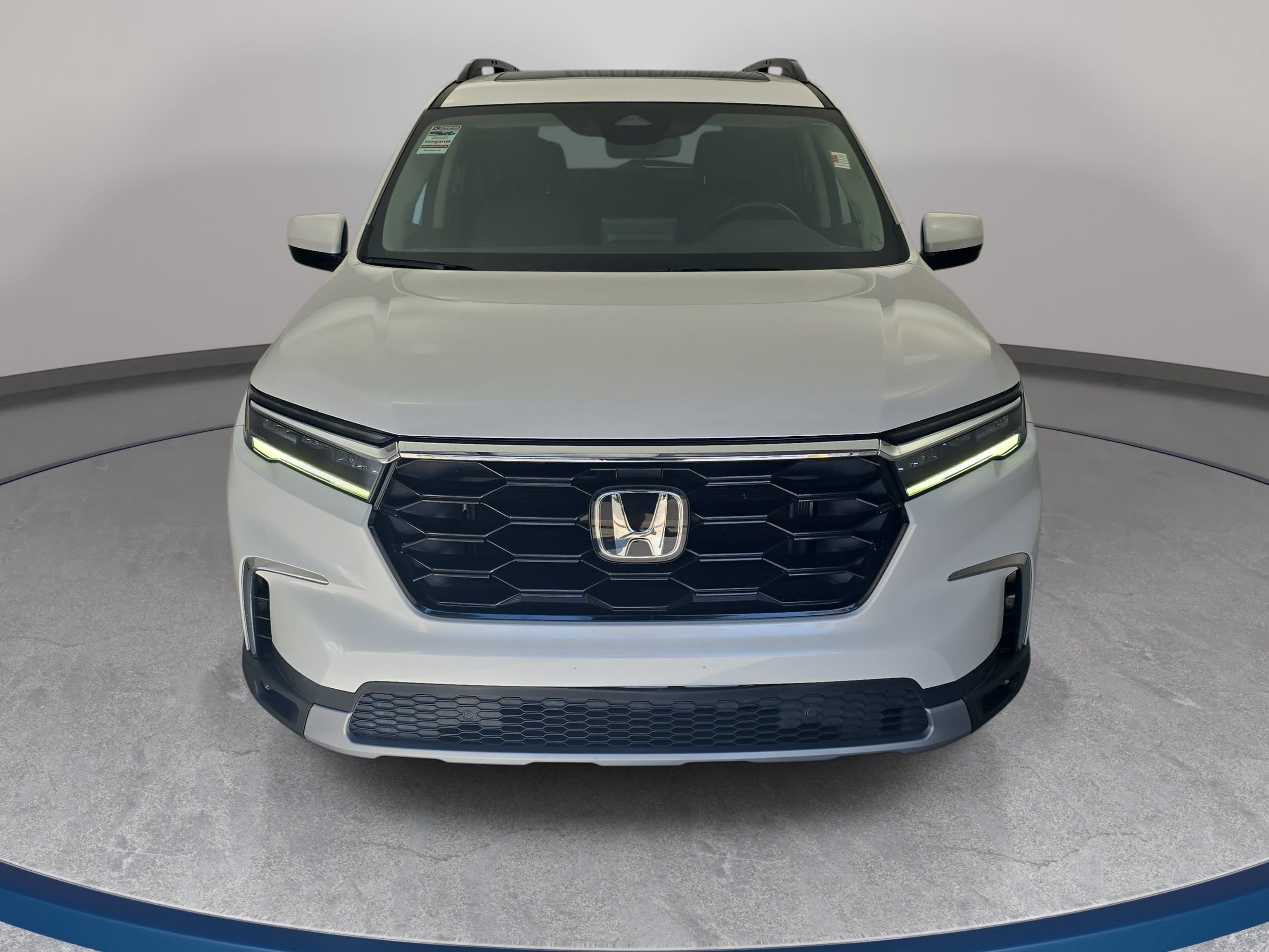 Certified 2024 Honda Pilot Touring image 2