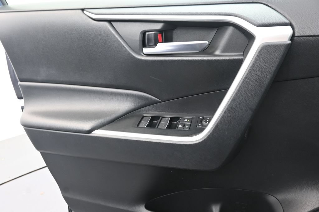Used 2025 Toyota RAV4 XLE FWD image 14